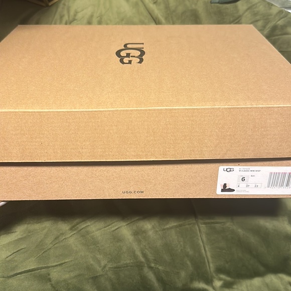 UGGs short - Picture 3 of 5